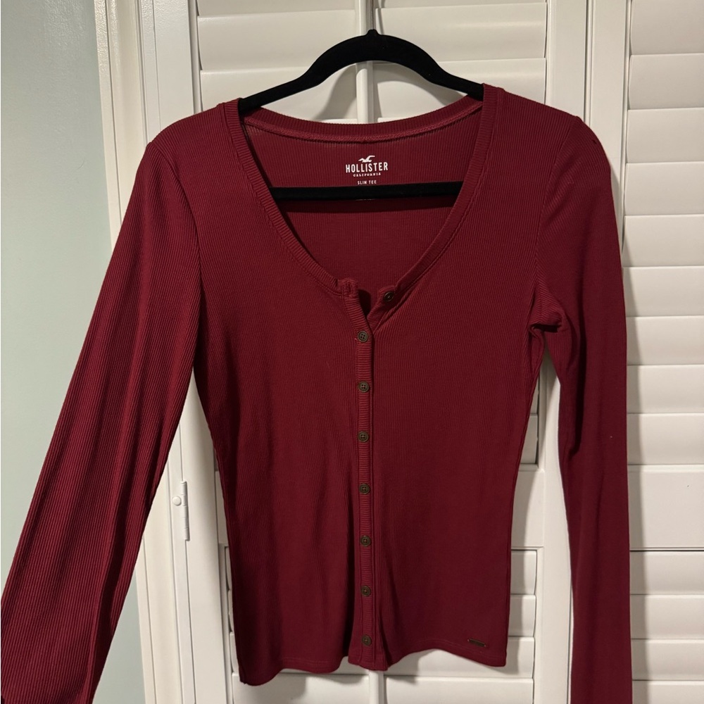Hollister Women's Burgundy Ribbed Slim Tee long sleeve with Button